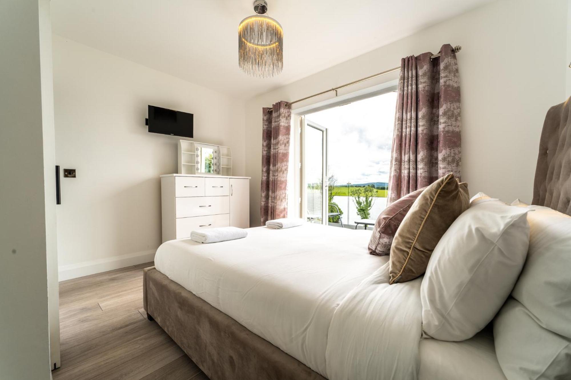 Escape Ordinary At Lily'S Pad Villa Enniskillen Luaran gambar